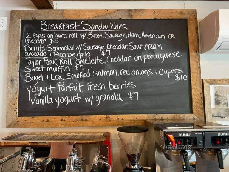 Bonnie and Clyde's Corner Market - Arlington, VT