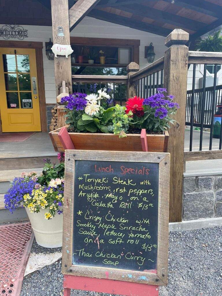 Bonnie and Clyde's Corner Market - Arlington, VT